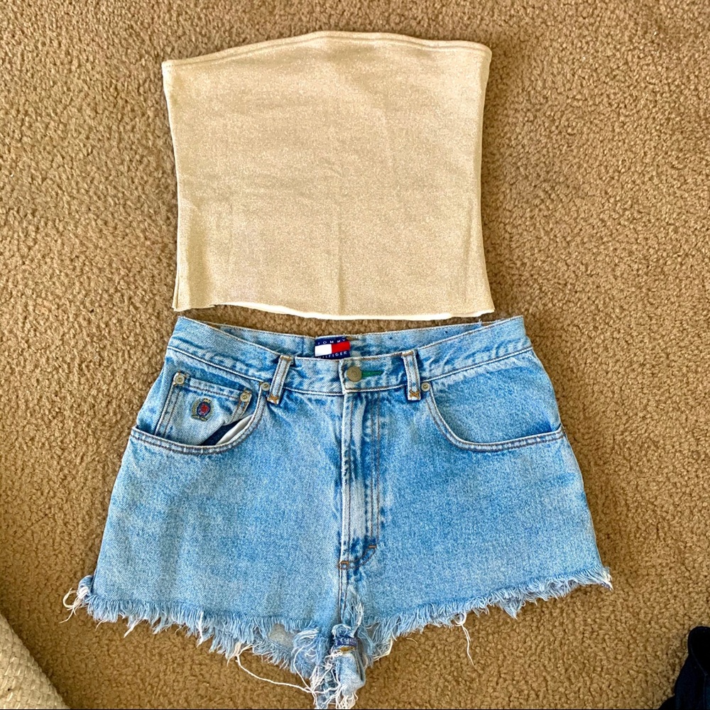 Crop Top w/ Tommy Hilfiger High-waisted Shorts